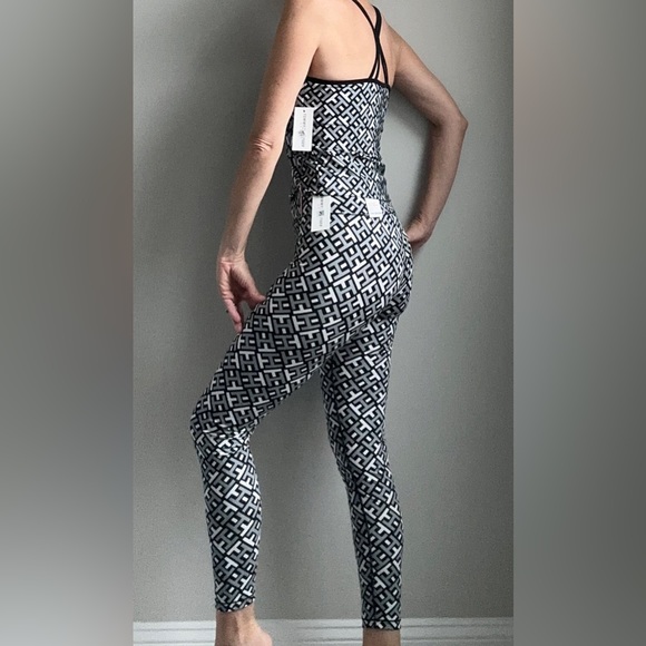 Tommy Hilfiger sport leggings with tank top size Medium - Picture 2 of 4